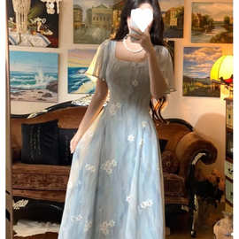 2024夏季新款法式气质复古蓝色刺绣雏菊高级收腰裙子连衣裙长裙