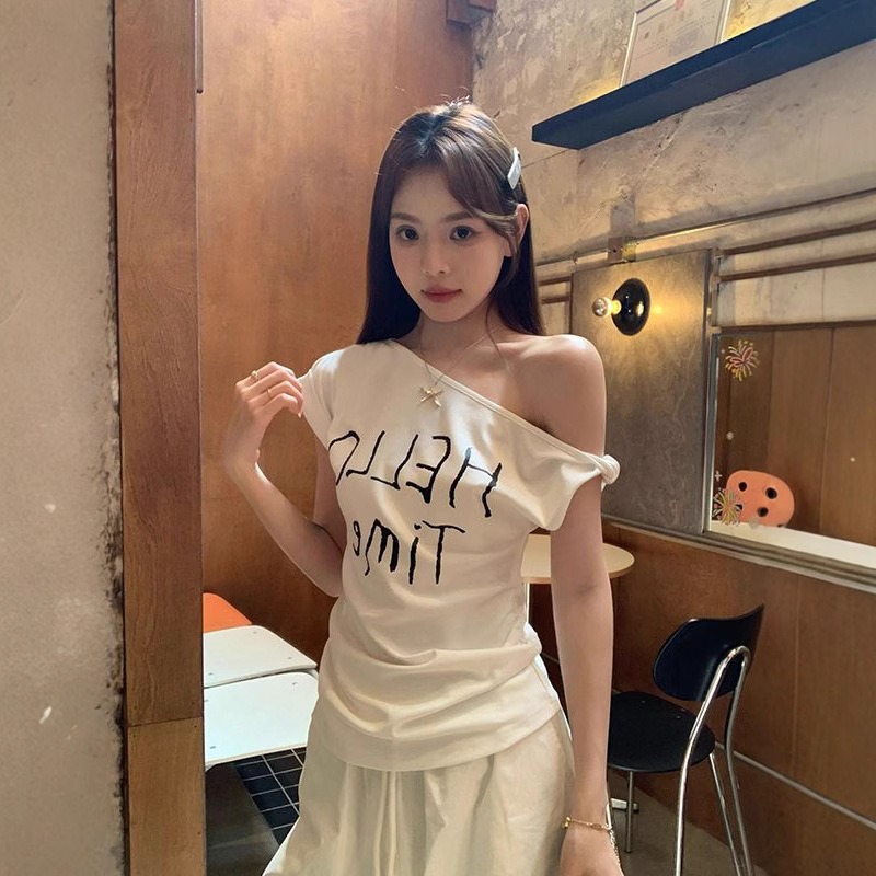 Summer New Style Slanted Shoulder Twist Short-Sleeve T-Shirt for Women, Korean Style Slim Fit Off-Shoulder Casual Top Wholesale Summer New Style Slanted Shoulder Twist Short-Sleeve T-Shirt for Women, Korean Style Slim Fit Off-Shoulder Casual Top Wholesale