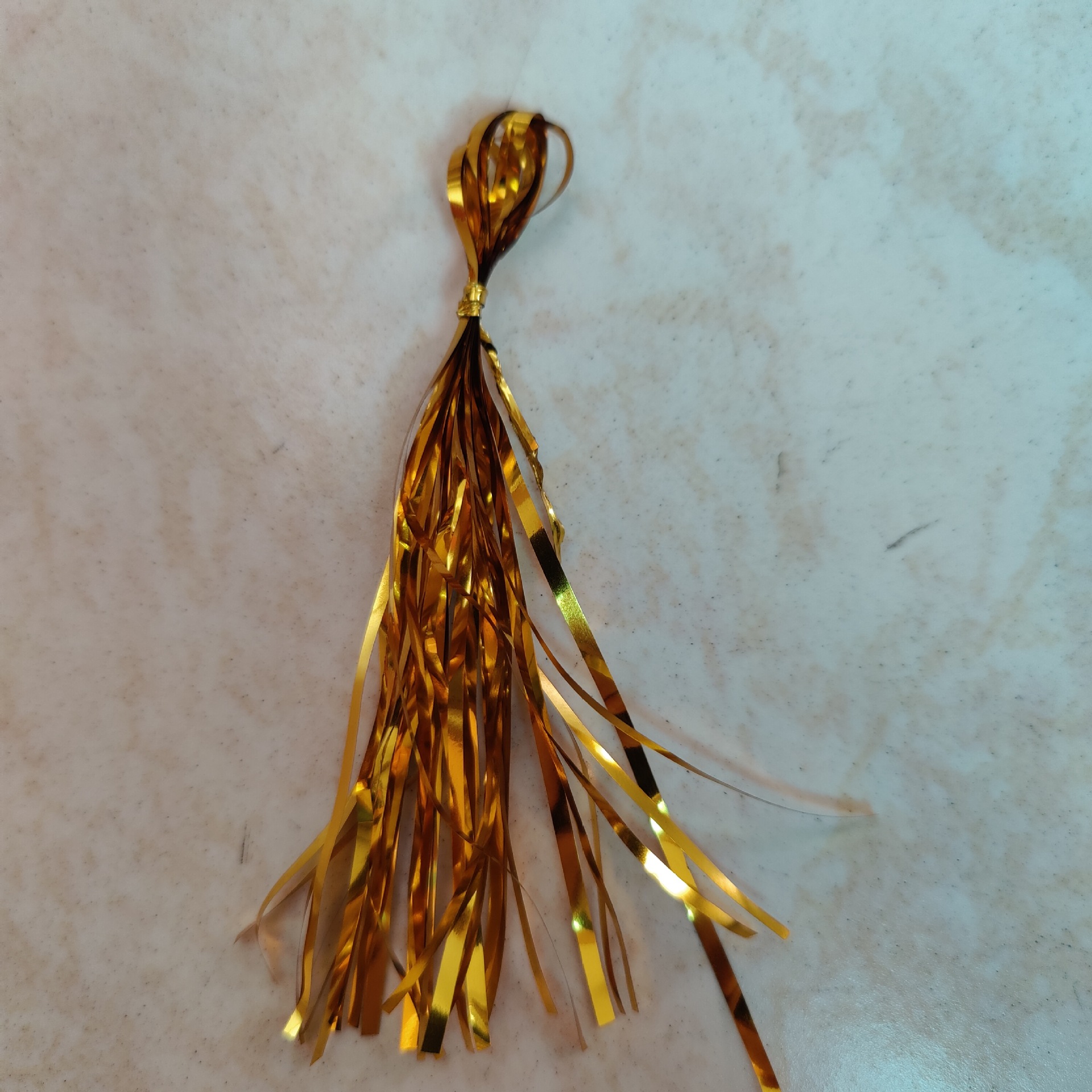 金属浅咖啡色膜剪成丝状浅玫瑰红亮丝玫瑰金圆形状圆圈深紫色宽丝