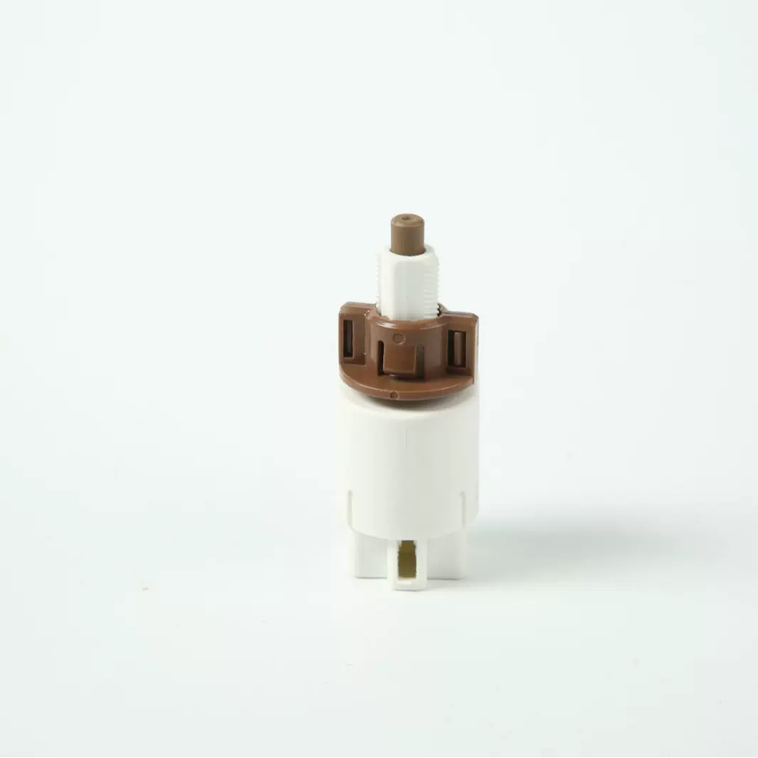 源头厂家适用于丰田刹车灯开关汽车配件84340-09040led后尾灯