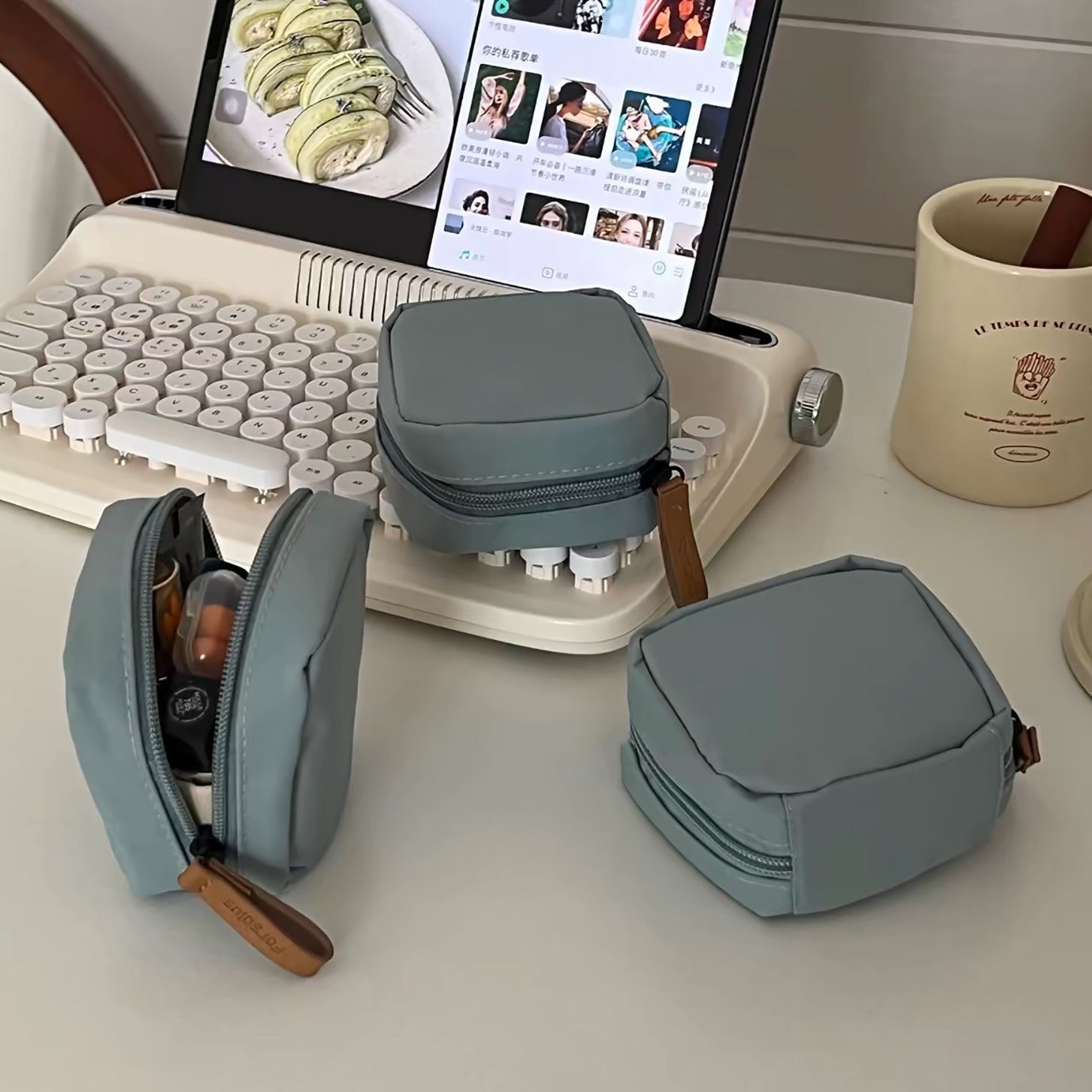 Bolso cosmético sobre rojo de nailon liso, sal, mini portátil simple, lindo tridimensional, bolsa de almacenamiento de color sólido de alto valor