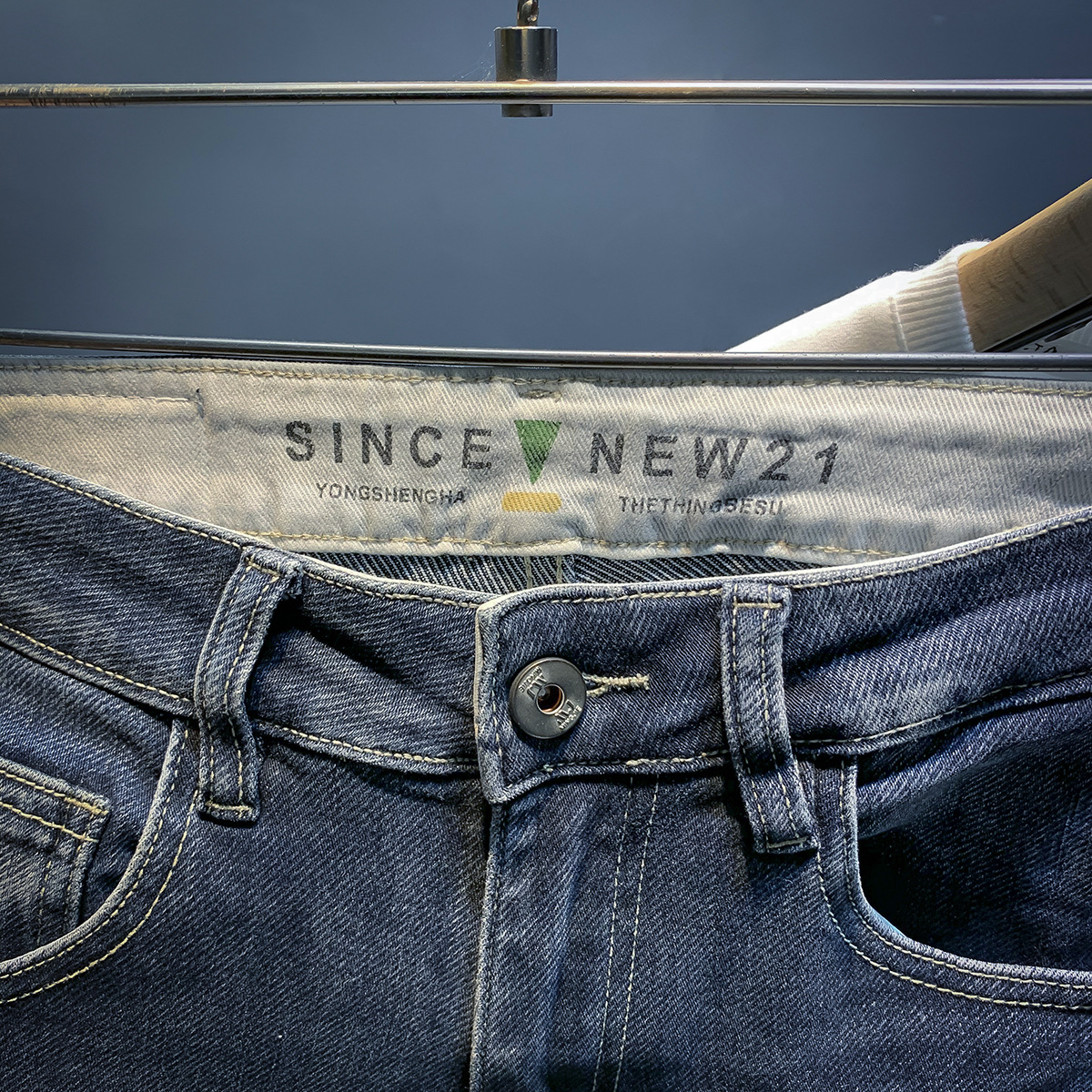 Jeans élastiques de marque de mode européenne pour les nouveaux styles de printemps et d'automne, pantalons polyvalents slim fit haut de gamme pour hommes_voghion.com