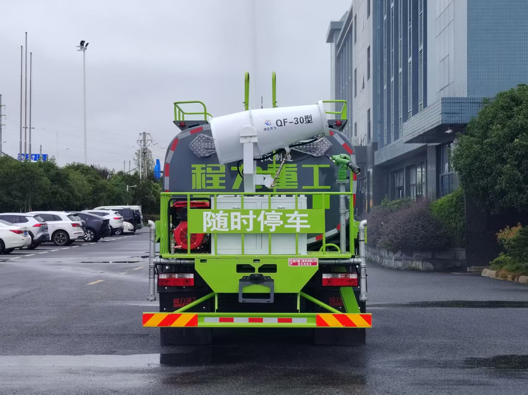 Chengli sprinkler truck manufacturer, Dongfeng 12-ton, 15-ton models, optional front-mounted electronic water cannon for foreign trade