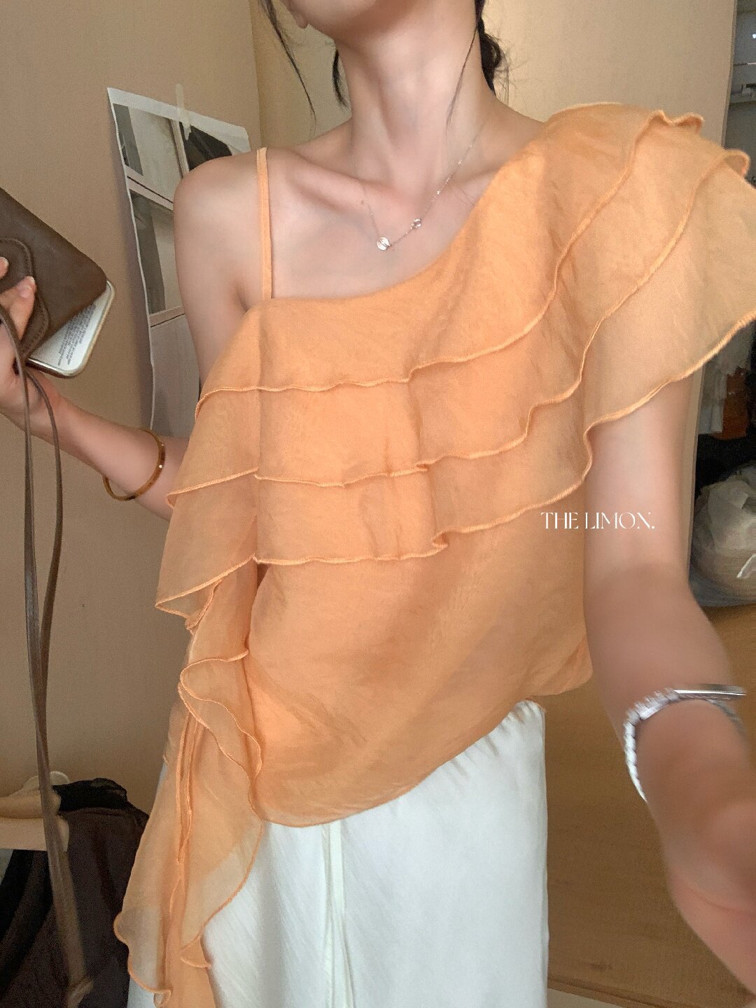 Áo sơ mi nữ một vai xếp tầng phối ren, tay ngắn, phong cách Hàn Quốc — màu đen, Màu cà phê, màu cam, màu mơ chi tiết 20