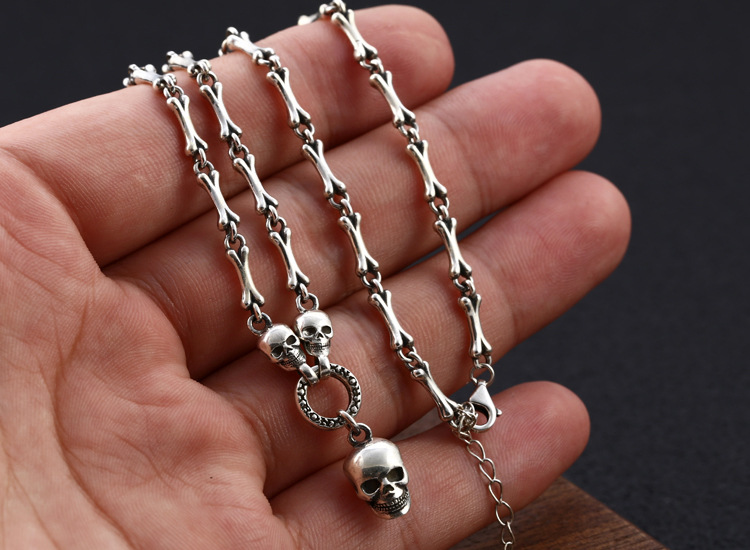 Collar de Calavera a la Moda