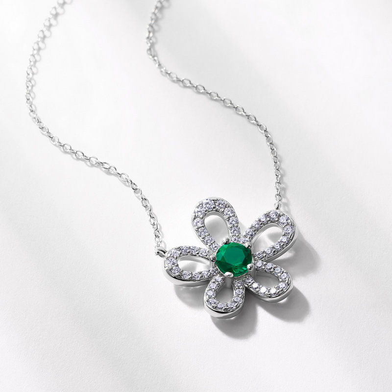 Collar de esmeralda de cultivo de flores personalizadas transfronterizo S925 con incrustaciones de plata para cultivar tesoro de color cadena de clavícula de lujo ligero retro