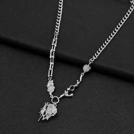 火焰月光石项链潮批发轻奢时尚外贸款高级感钛钢饰品情侣锁骨项链