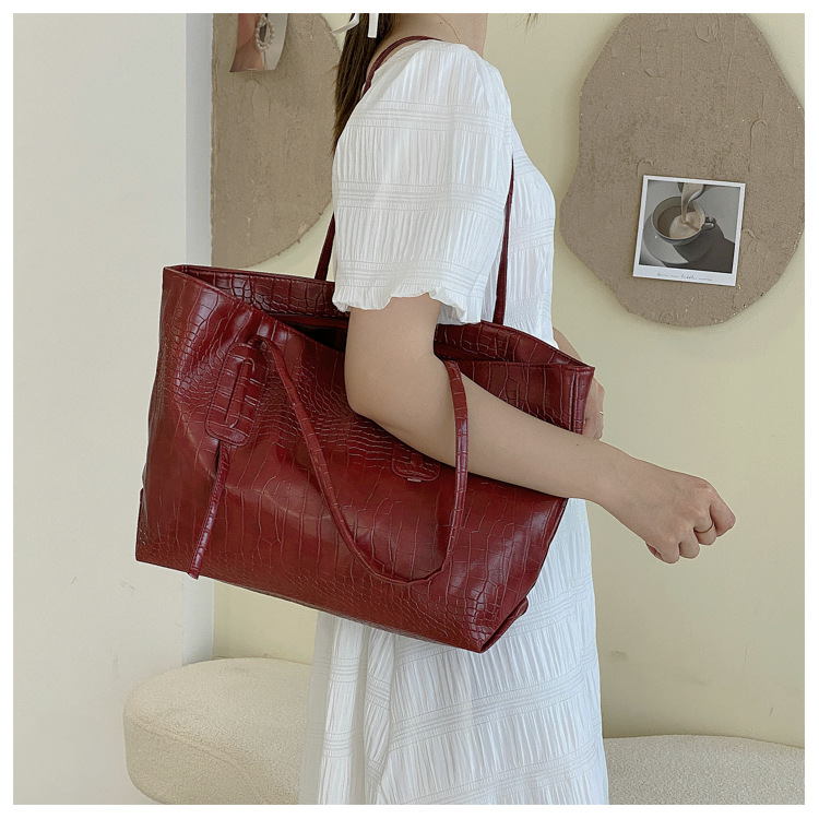 Wholesale Retro Solid Color Large-capacity Shoulder Bag Nihaojewelry display picture 9