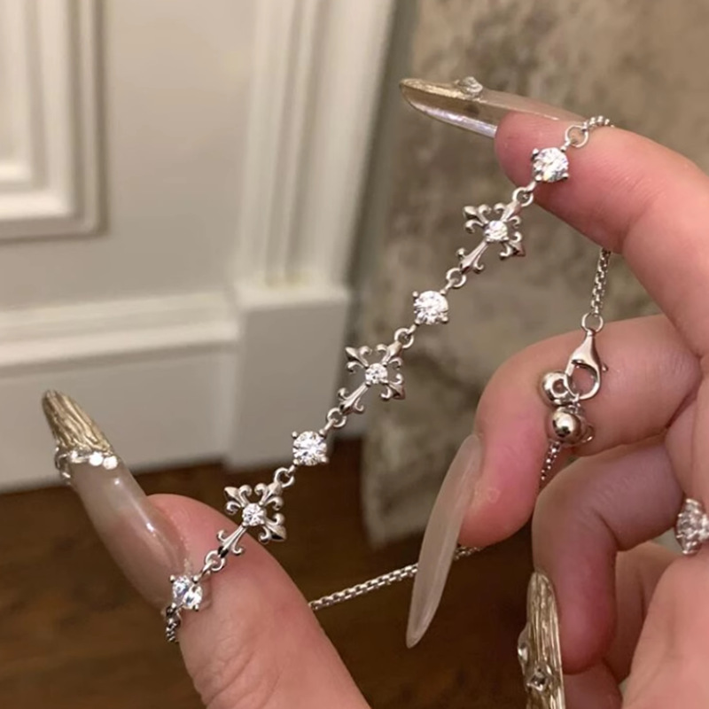 Silver Iris Cross Bracelet 2026 New Minimalist Style Exquisite Light Luxury Niche Design Hand Jewelry Customization