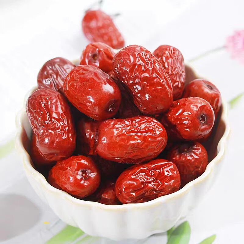 Dried Red Dates 500g Xinjiang Jujube Da Zao Whole Fruit Herbal Snack and Tea Ingredient key features