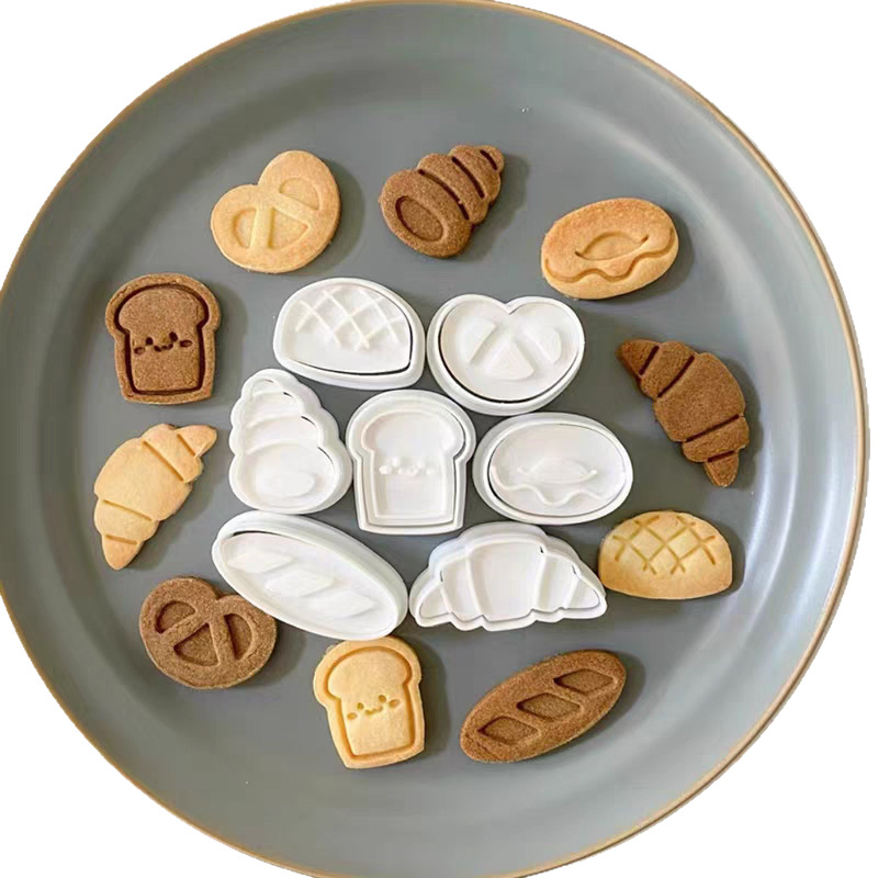 Small compact cartoon three dimensional mold, clay, 3D