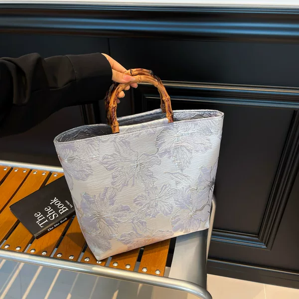 Niche Design Bamboo Handle Tote Bag for Women 2025 New Cheongsam Matchinging Commuter Bag Travel Wholesale