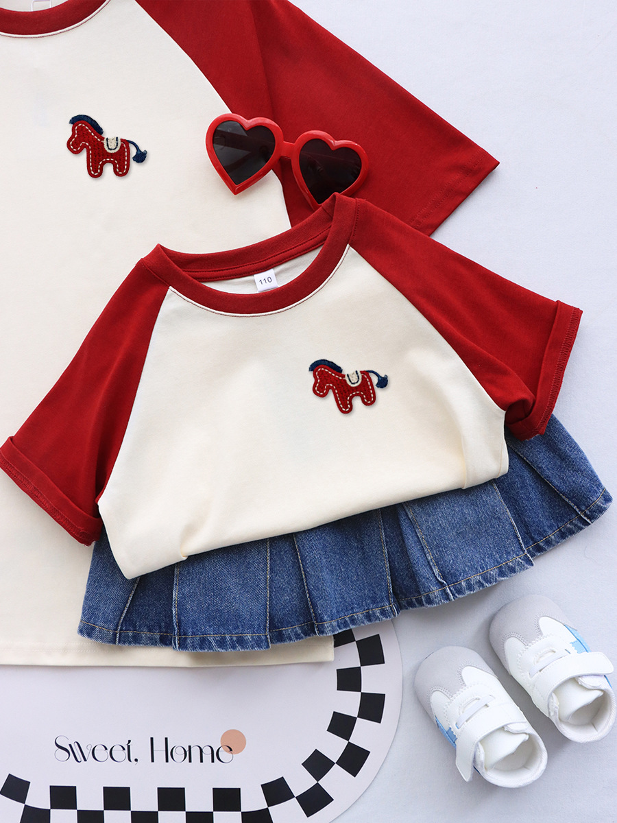 Embroidered Little Horse Series with Money Motif/Unique and Super Stylish Family Matching Outfits for a Family of Three, Mother and Son T-Shirts with a High-End Feel for the Year of the Horse