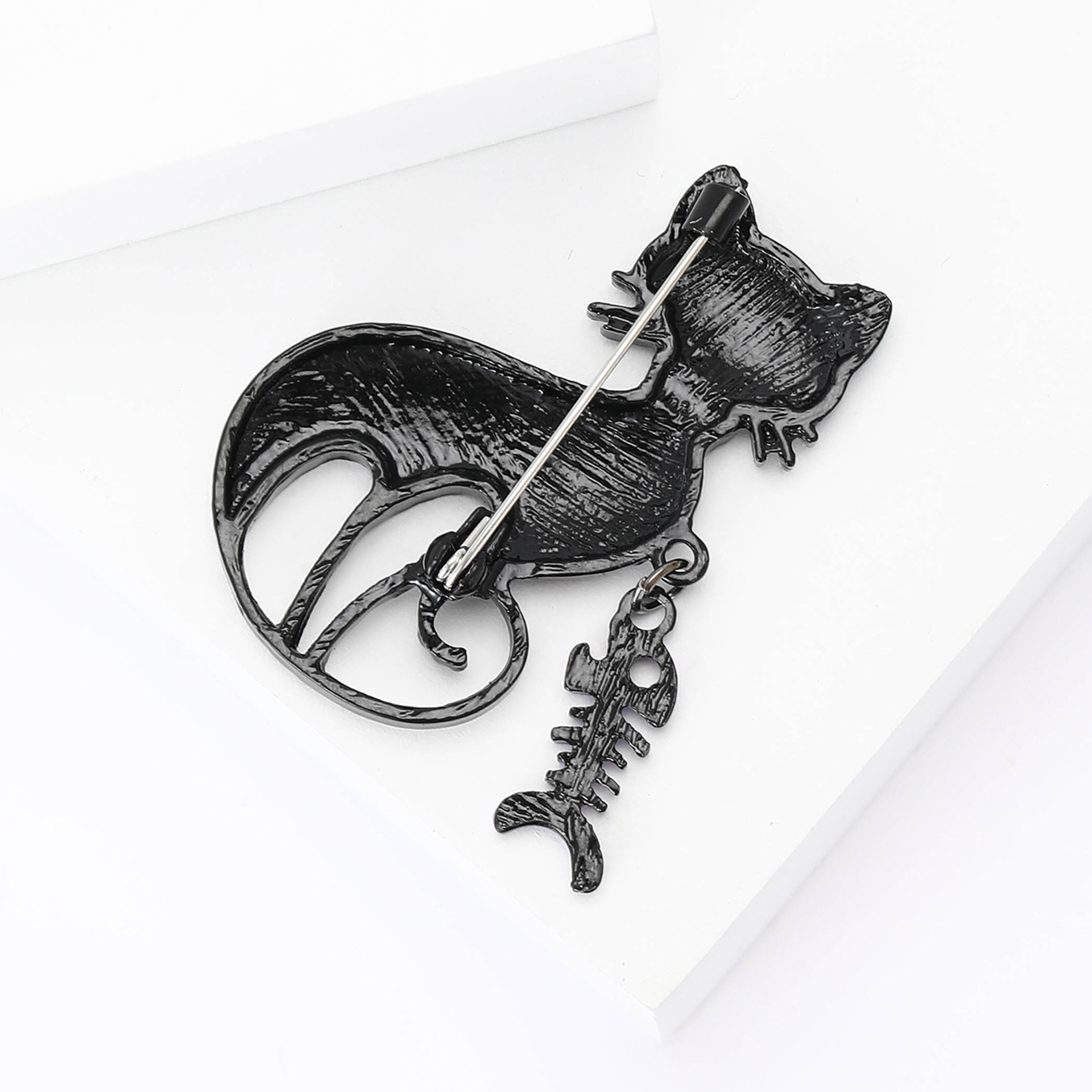 New Cartoon Alloy Enamel Fishbone Cat Brooch Creative All-match Men's and Women's Suit Sweater Corsage Jewelry Pin