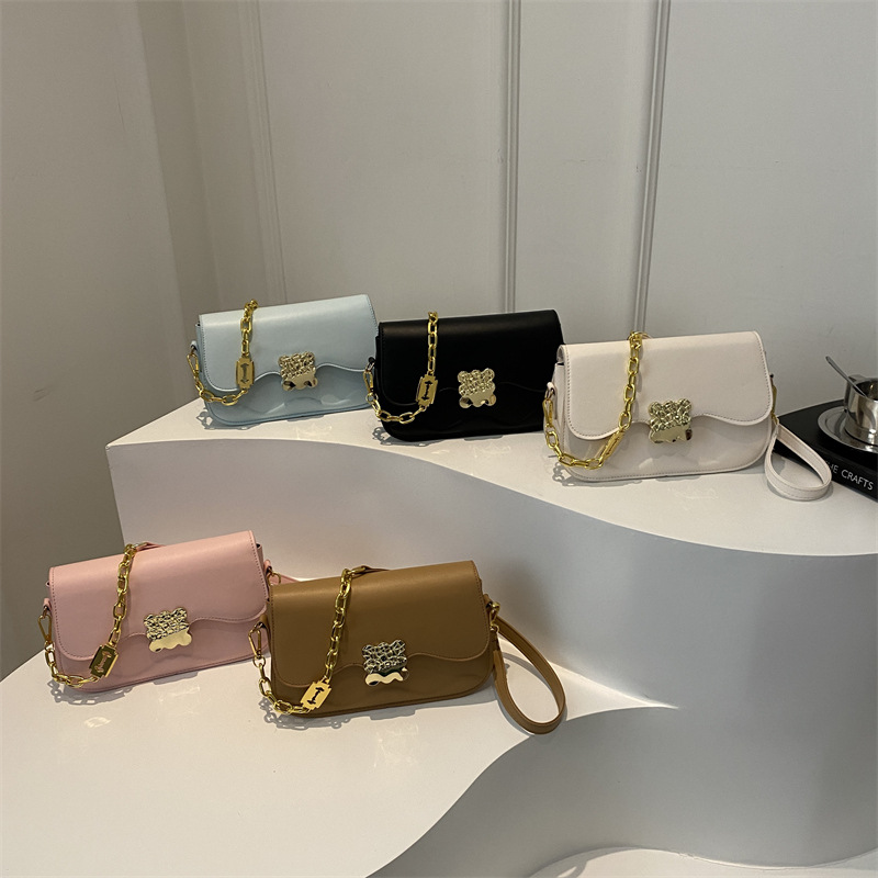 Este año, la moda de un hombro bolso de brazo para mujeres 2024 nueva cadena de moda primavera y verano bolso de mochila de estilo extranjero bolso pequeño