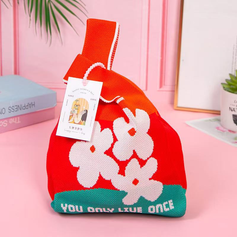 빨간색 세 꽃 + 액세서리 없음