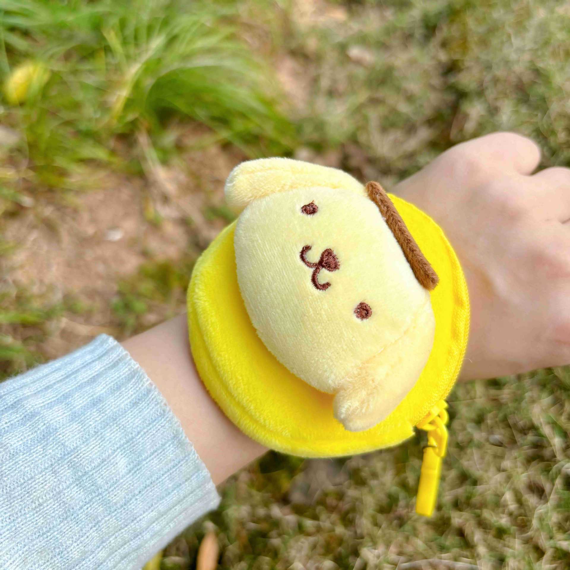 Monedero circular de felpa estilo Sanrio con pulsera creativa mini bolso colgante para auriculares venta transfronteriza