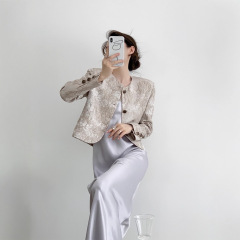 新中式杏色立体2025法式肌理提花面料|复古优雅垫肩短款小外套女