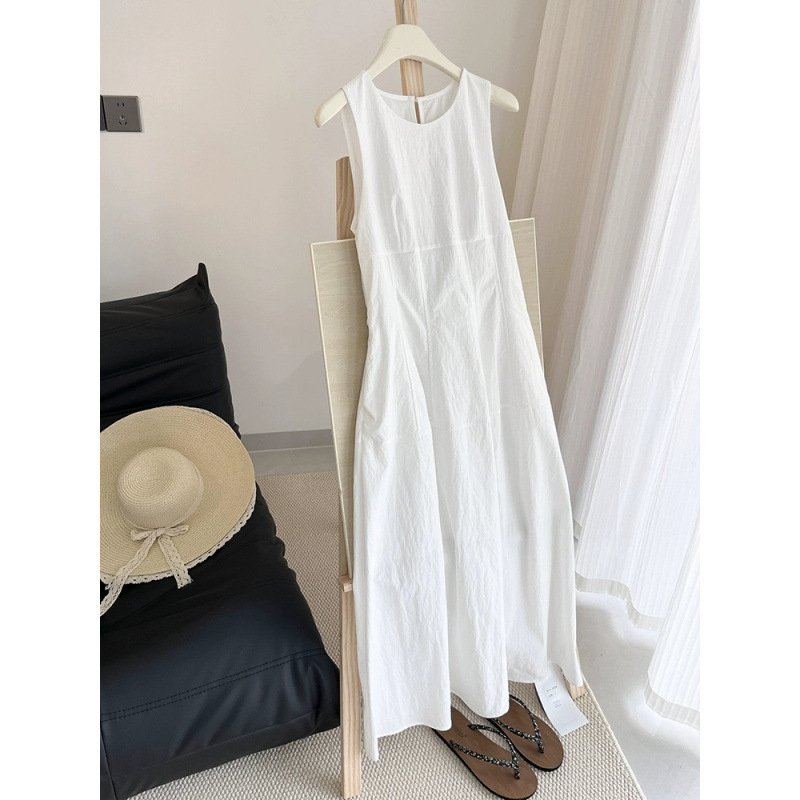 French-Style Seaside Resort Style, Light Luxury and Stunningly Beautiful Long Dress with a High-End Feel, Super Nice-Looking White Sleeveless Cotton and Linen Cinched Waist Dress