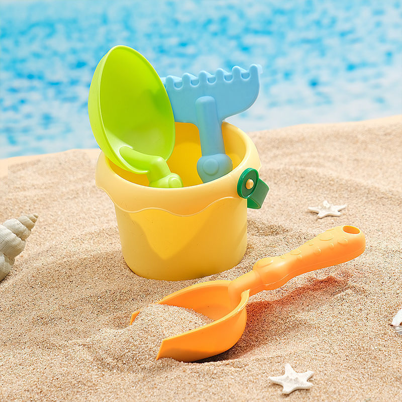 屋外の砂浜の夏の子供の砂掘り道具の海辺のミニアニメの水遊びのおもちゃはビーチネットの袋と組み合わせることができます。|undefined