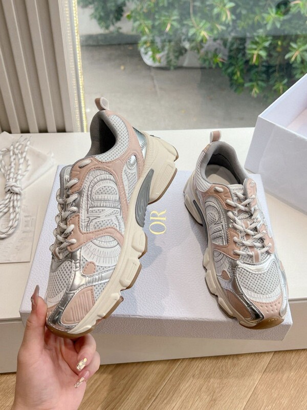 24 新しいカップルモデルカラーマッチング軽量多用途女性のセンス C D スポーツとレジャーインナー高さのパパシューズ男性用|undefined