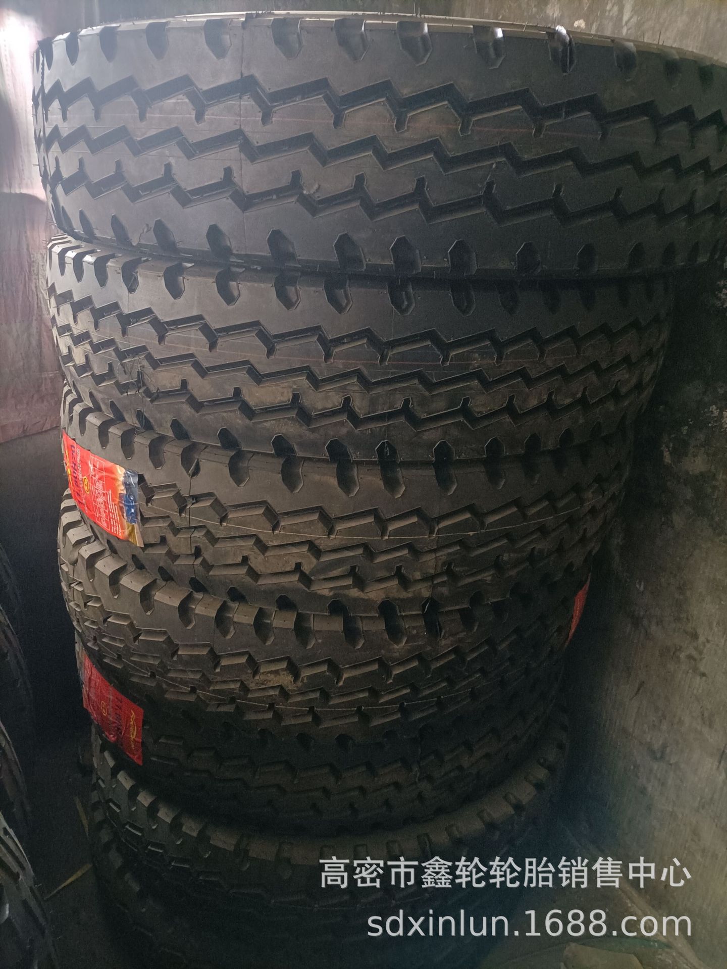 供应10.00R20 11.00R20 12.00R20 12R22.5三线轮胎