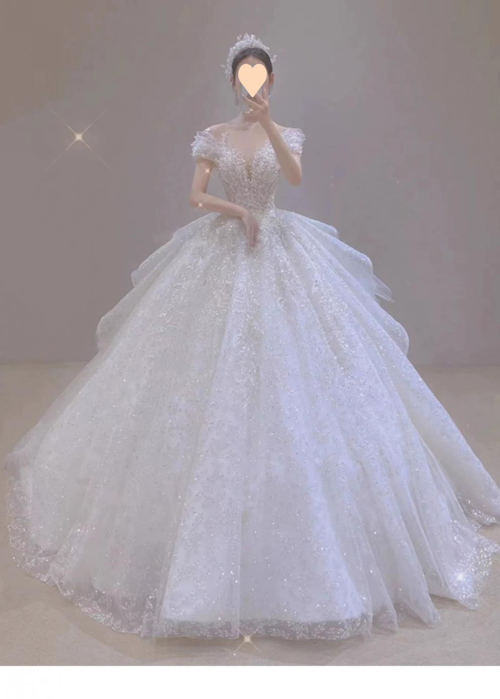 Abito da sposa principessa con spalle scoperte per sposa petite_voghion.com