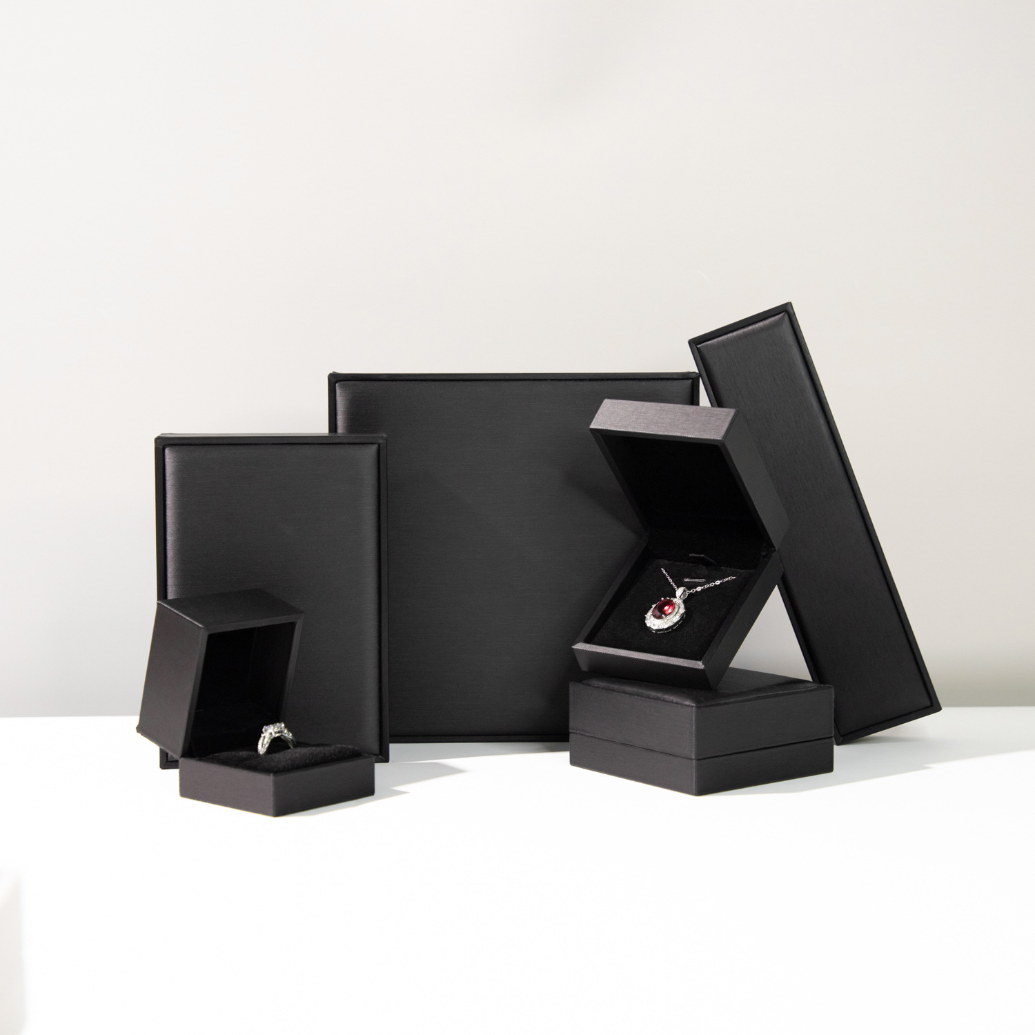 Caja de joyería de cuero PU cepillado de alta gama, caja de anillo, caja de regalo de pulsera, caja de embalaje de joyería de collar, joyero image 13