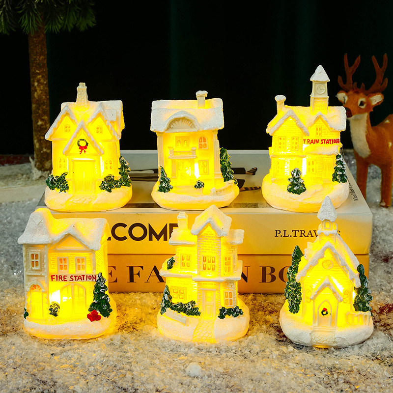 アマゾンの新しいクリスマス装飾樹脂の小さい家の小さい景観のクリスマスのアイデアの白い発光の小さい家のプレゼント|undefined