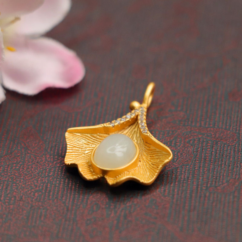 Pendant white jade, chain