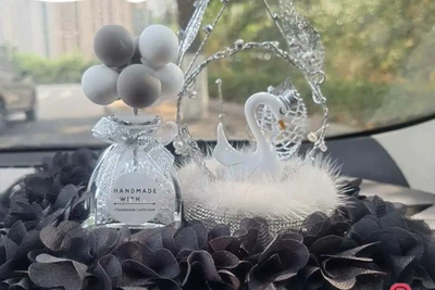 Car ornaments | Car Perfume Holder Ceramic Cat - 76-gray-and-white-ball-swan-black-anti-slip-mat
