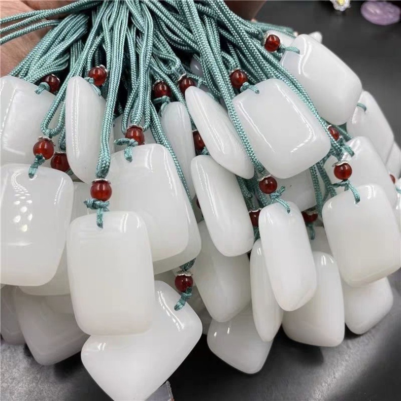 Mặt dây chuyền ngọc Hetian tự nhiên Tân Cương hình bài vị bình an chi tiết 6