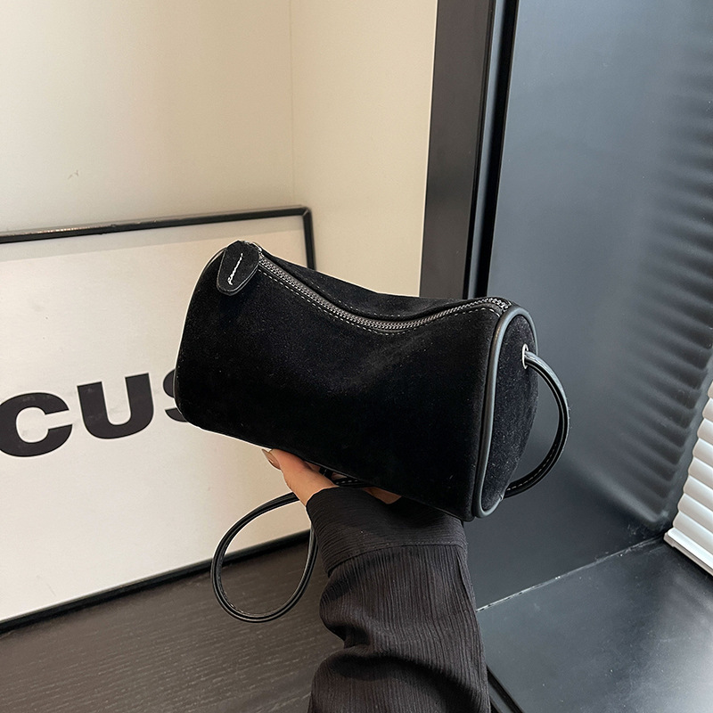 Bolsos Boston populares de este año, otoño e invierno, todo fósforo 2023, nuevo bolso de mensajero de diseño de nicho, bolso cilíndrico esmerilado para mujer