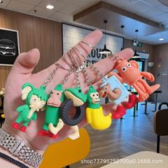 人気のDouyinホットエッセンス外国の山と海の経典キーホルダーペンダント抽象的な面白い木の棒人間の大きな足の木PVCペンダント