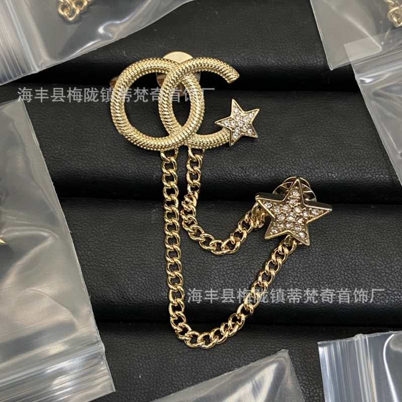 25C New Double C Brooch for Women, Enamel Light Luxury Leather Pearl Heart Small Chanel-Style Tassel Versatile Chanel Grandma Brooch