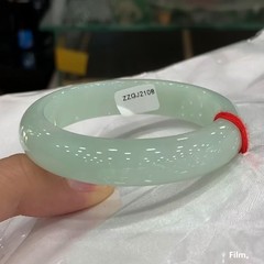 天然ミャンマーの古い穴の翡翠の玉の腕輪の氷のモチモチの種の浅緑の単色の玉の腕輪の子供の項の正規品の玉は彼女に送ります。