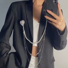 嘻哈朋克吊墜別針珍珠鏈條胸針男女長款閃鑽愛心別針胸針西裝配飾