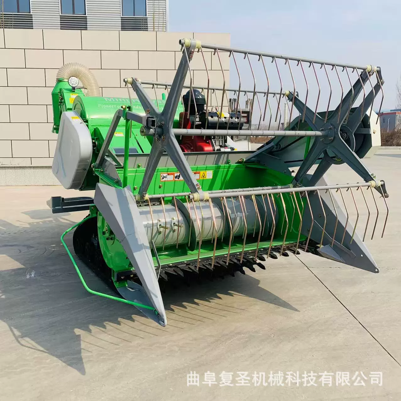 履带式小麦收割机15马力柴油动力水稻收获脱粒机小型联合收割机