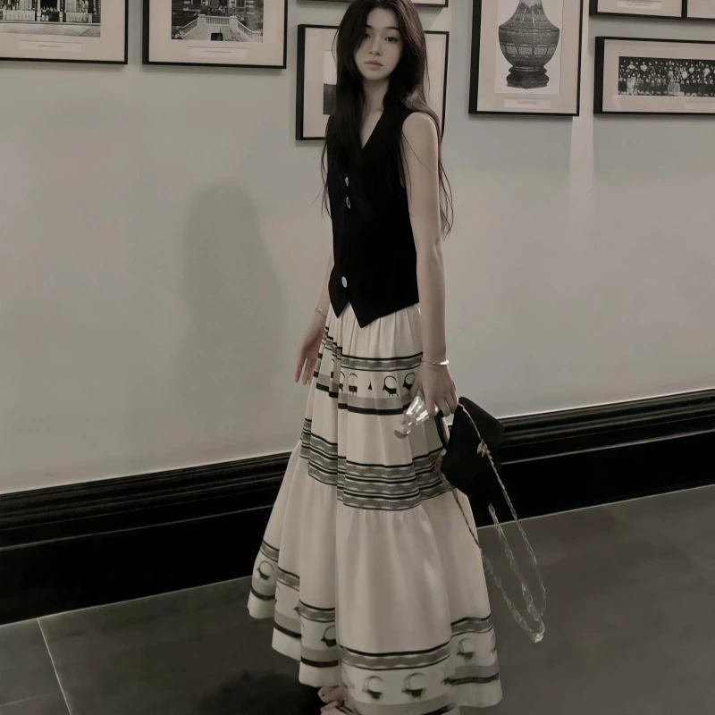 Летний элегантный костюм для женщин 2025 года, ленивый и непринужденный стиль, высококачественный жилет-кардиган, юбка в китайском стиле, модный комплект из двух предметов