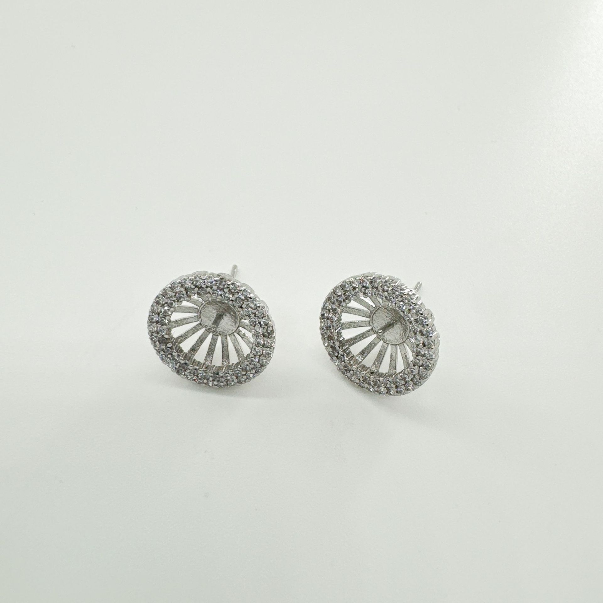 Accesorios de bricolaje estilo de girasol de moda exquisita s925 aguja de plata accesorios de perlas accesorios de soporte vacío hechos a mano accesorios accesorios