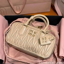 MIU家缪2025款褶皱羊皮波士顿保龄球复古手提枕头包单肩斜挎女包