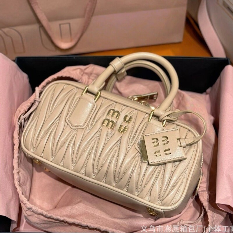 Miu Miu 2026 Pleated Sheepskin Boston Bowling Retro Handbag Pillow Bag Single Shoulder Crossbody Women's Bag Miu Miu 2026 Pleated Sheepskin Boston Bowling Retro Handbag Pillow Bag Single Shoulder Crossbody Women's Bag