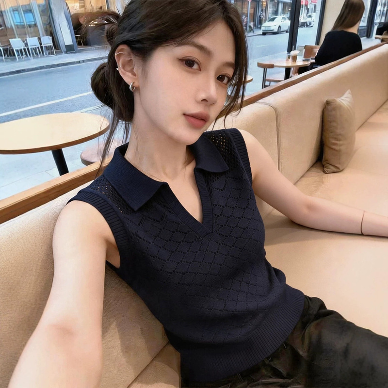 Korean-style navy blue ice silk hollow V-neck knit shirt for women, new summer model, old money style, elegant and beautiful sleeveless top