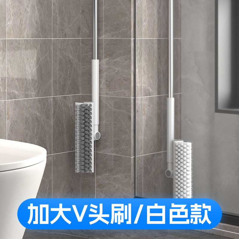 トイレの硬い毛の壁の隅の隙間に家庭用の長い柄のタイルの床をこすります。|undefined