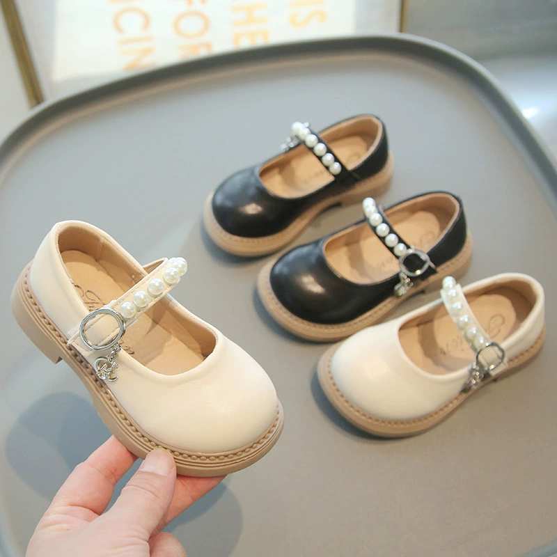 Маленькие кожаные туфли для девочек 2025 весна и осень новые детские кроссовки принцессы на мягкой подошве