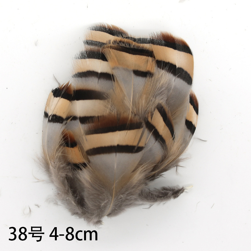 Fábrica al por mayor de bricolaje plumas pequeñas plumas naturales plumas de pollo salvaje plumas de pato jardín de infantes joyas hechas a mano gato divertido material de captura de sueños