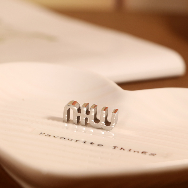新しいチタン鋼のアクセサリーの韓国版のヘアピンのカチューシャのクリップのアクセサリーDIYのアクセサリーの小さい香りの風のアルファベットの金属の標識