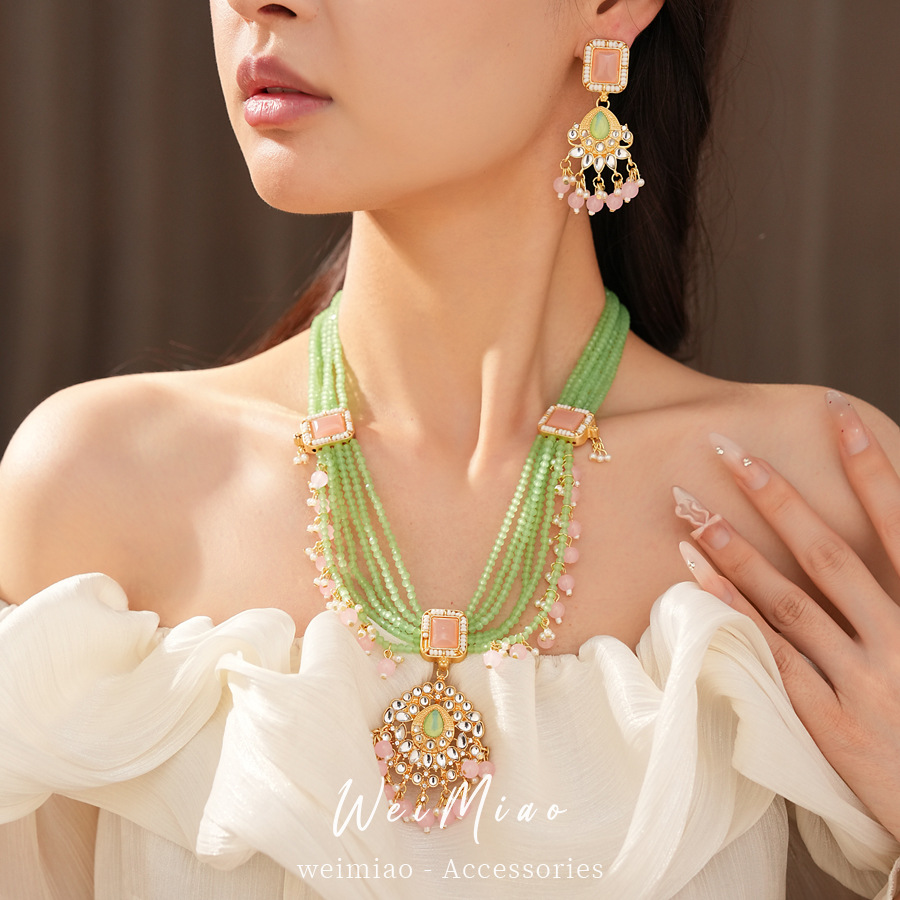 Medieval vintage multicapa de resina con diamantes collar de perlas ligero lujo nicho cadena clavícula de alta calidad conjunto de joyas