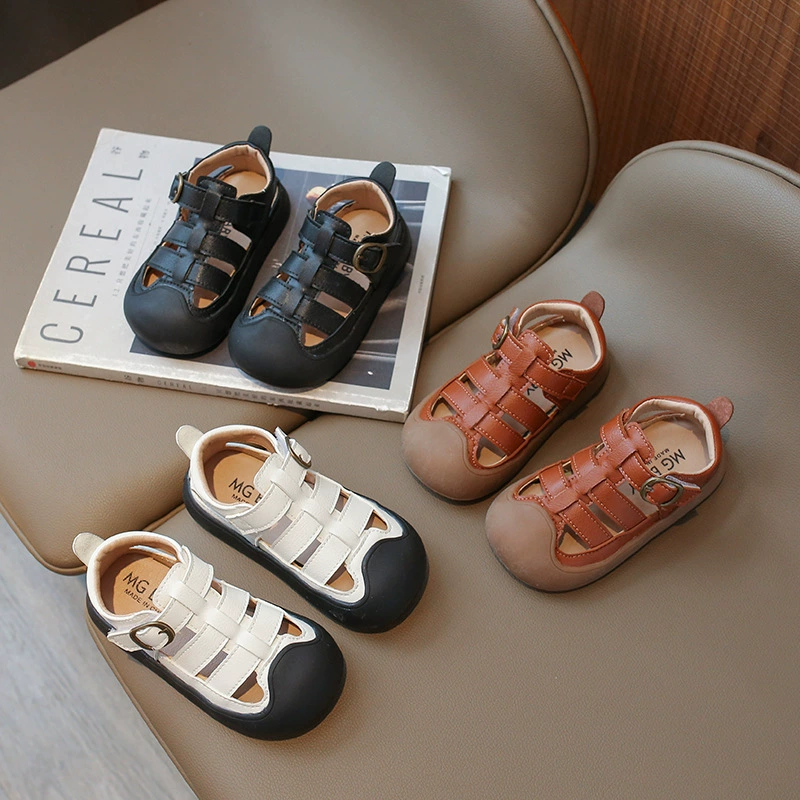 Сандалии для мальчиков 2024 Летние новые студенты плетут булочки, полые дышащие римские туфли