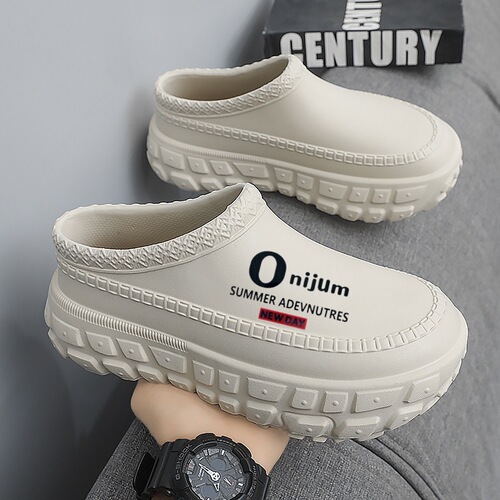 New style slippers for men—indoor and outdoor, non-slip, waterproof, kitchen chef’s slippers—fashionable couple’s closed-toe slippers.